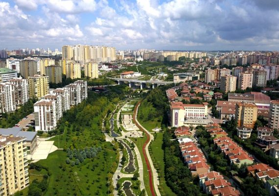 یک محله  باهجه شهیر مسکونی آرام در غرب استانبول